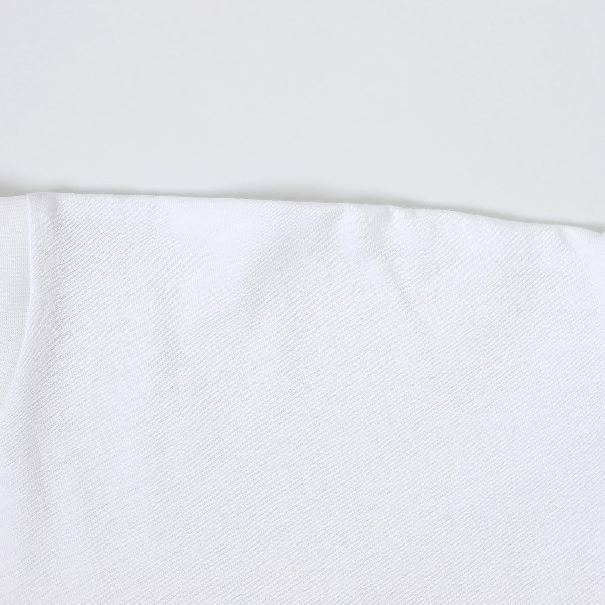 200 GSM T-Shirt Relaxed – White shoulder detail