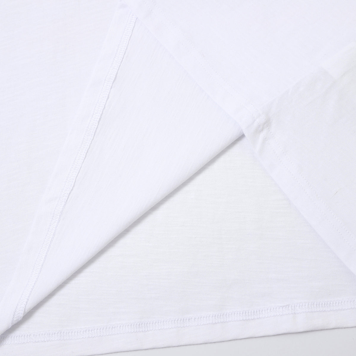 200 GSM T-Shirt Relaxed – White underarm construction detail