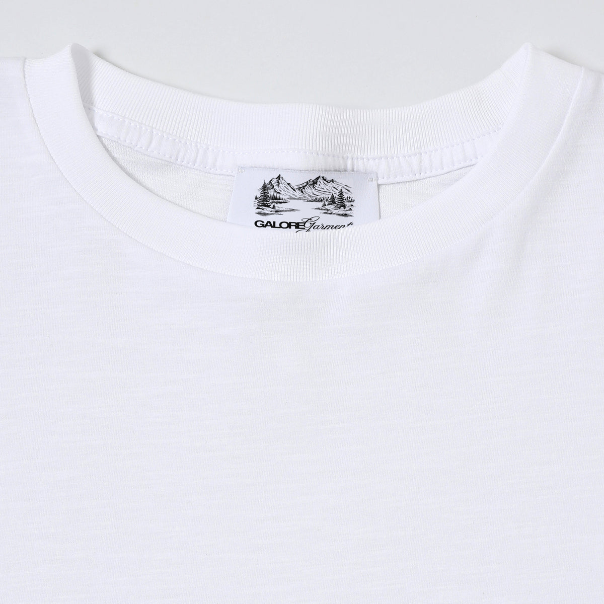 200 GSM T-Shirt Relaxed – White neckline and Galore label detail